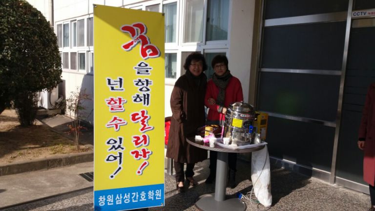 17년 상반기 국가고시 시험장에 나타난 응원군들^^